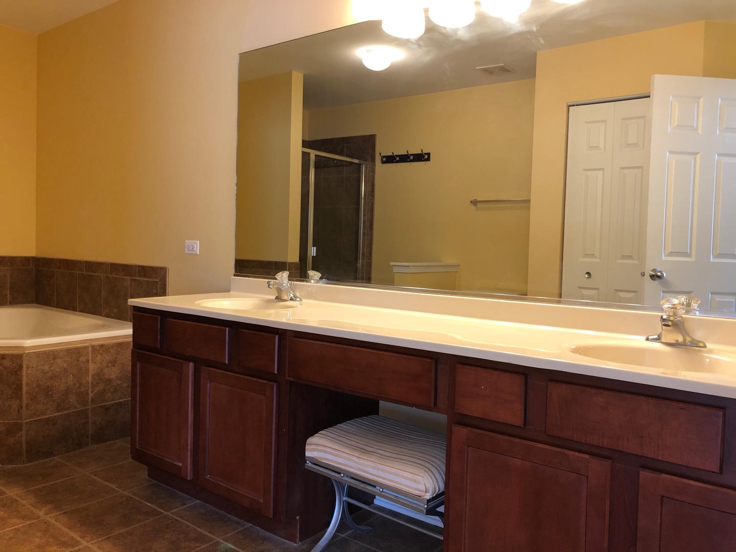 2010 Ivy Ridge Drive Hoffman Estates, IL 60192 - Photo 23 of 39