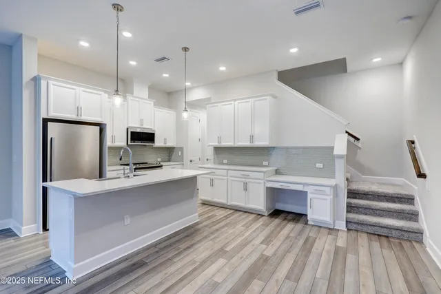 $2,400 | 7435 Calusa Court, Jacksonville, FL 32256