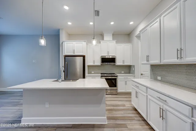 $2,400 | 7435 Calusa Court, Jacksonville, FL 32256