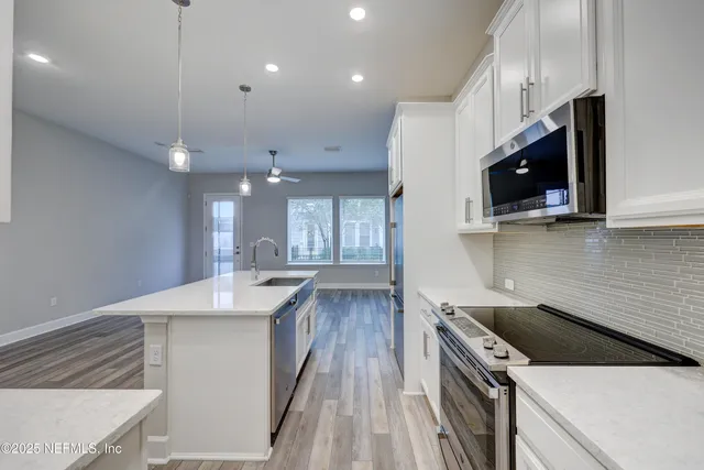 $2,400 | 7435 Calusa Court, Jacksonville, FL 32256