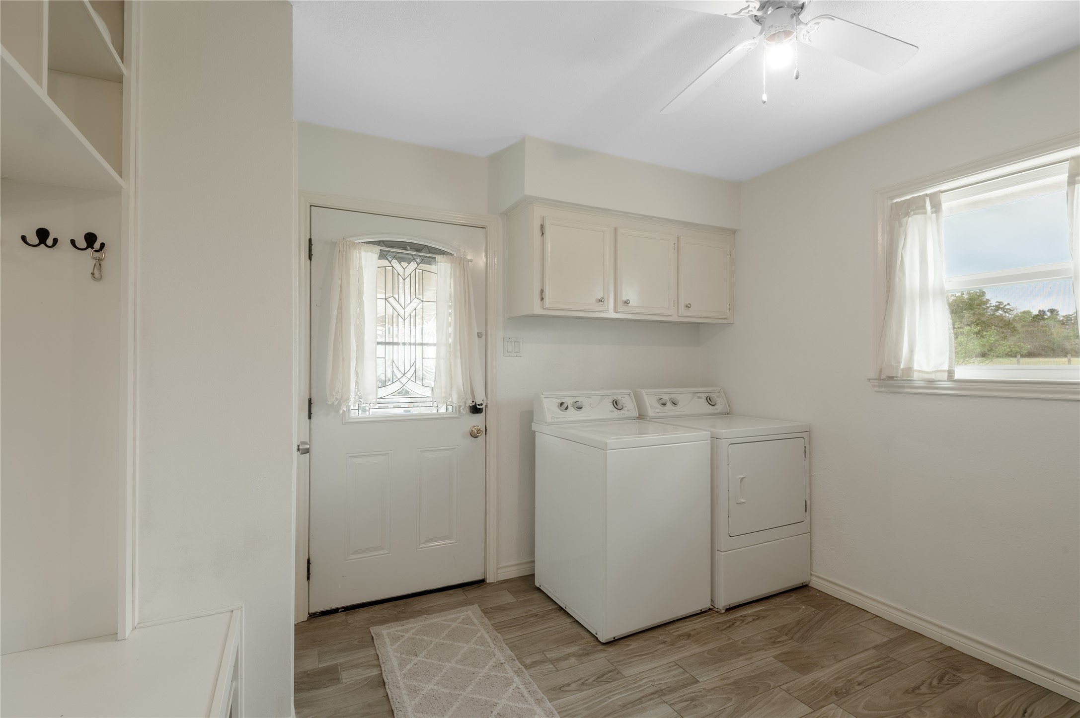 758 Wire Road Huntsville, TX 77320 - Photo 23 of 44 a utility room with dryer and washer