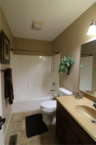 $409,000 | 4703 Wilshire Drive North, St. Joseph, MO 64506