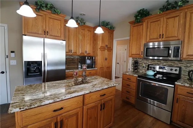 $409,000 | 4703 Wilshire Drive North, St. Joseph, MO 64506