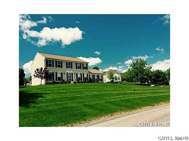 127 Raspberry Lane Camillus, NY 13031 - Photo 1 of 1 Exterior Front