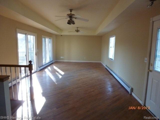 8990 Riverside Drive Brighton, MI 48116 - Photo 8 of 25 Living Room