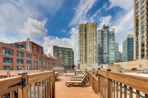 $525,000 | 420 West Ontario Street, Unit 305, Chicago, IL 60654