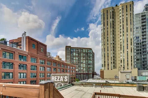 $525,000 | 420 West Ontario Street, Unit 305, Chicago, IL 60654