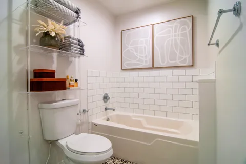 $525,000 | 420 West Ontario Street, Unit 305, Chicago, IL 60654