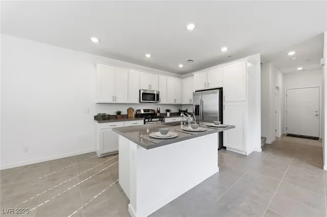 $1,995 | 1531 Layla Crossing Avenue, Henderson, NV 89002