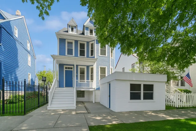 $1,895 | 2144 West Montrose Avenue, Unit 1, Chicago, IL 60625