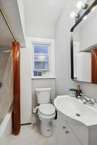 $1,895 | 2144 West Montrose Avenue, Unit 1, Chicago, IL 60625