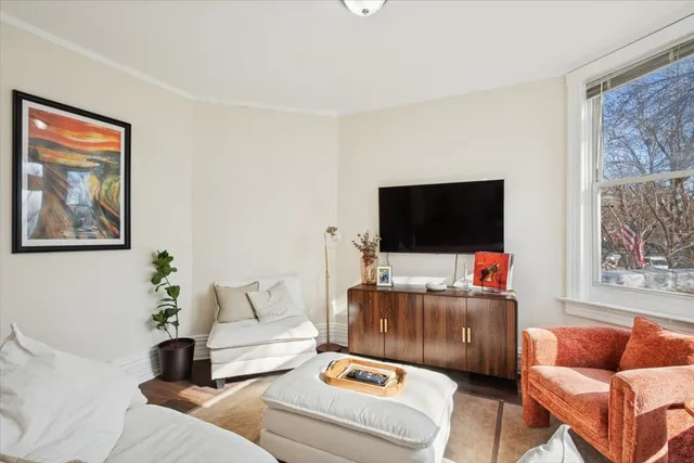 $1,895 | 2144 West Montrose Avenue, Unit 1, Chicago, IL 60625