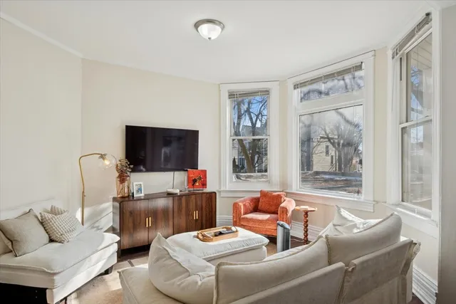 $1,895 | 2144 West Montrose Avenue, Unit 1, Chicago, IL 60625