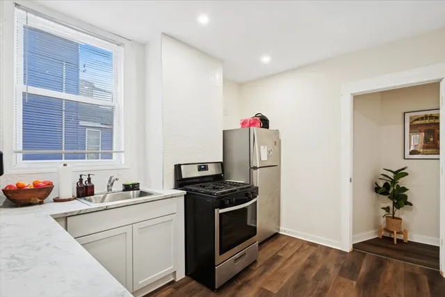 $1,895 | 2144 West Montrose Avenue, Unit 1, Chicago, IL 60625