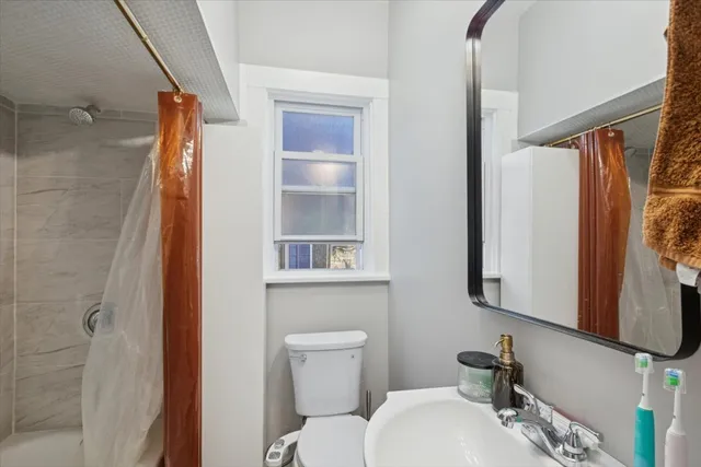 $1,895 | 2144 West Montrose Avenue, Unit 1, Chicago, IL 60625