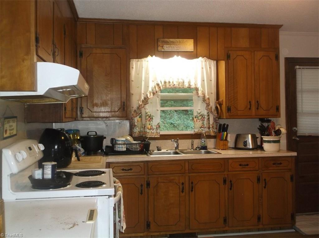 813 Spring Street Reidsville, NC 27320 - Photo 11 of 32 Gallery Image 11