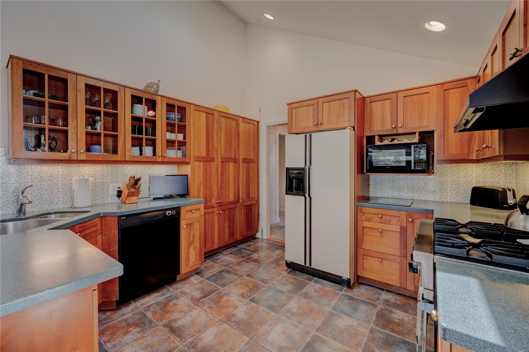20 Brockett Road Niantic, CT 06357 - Photo 15 of 35