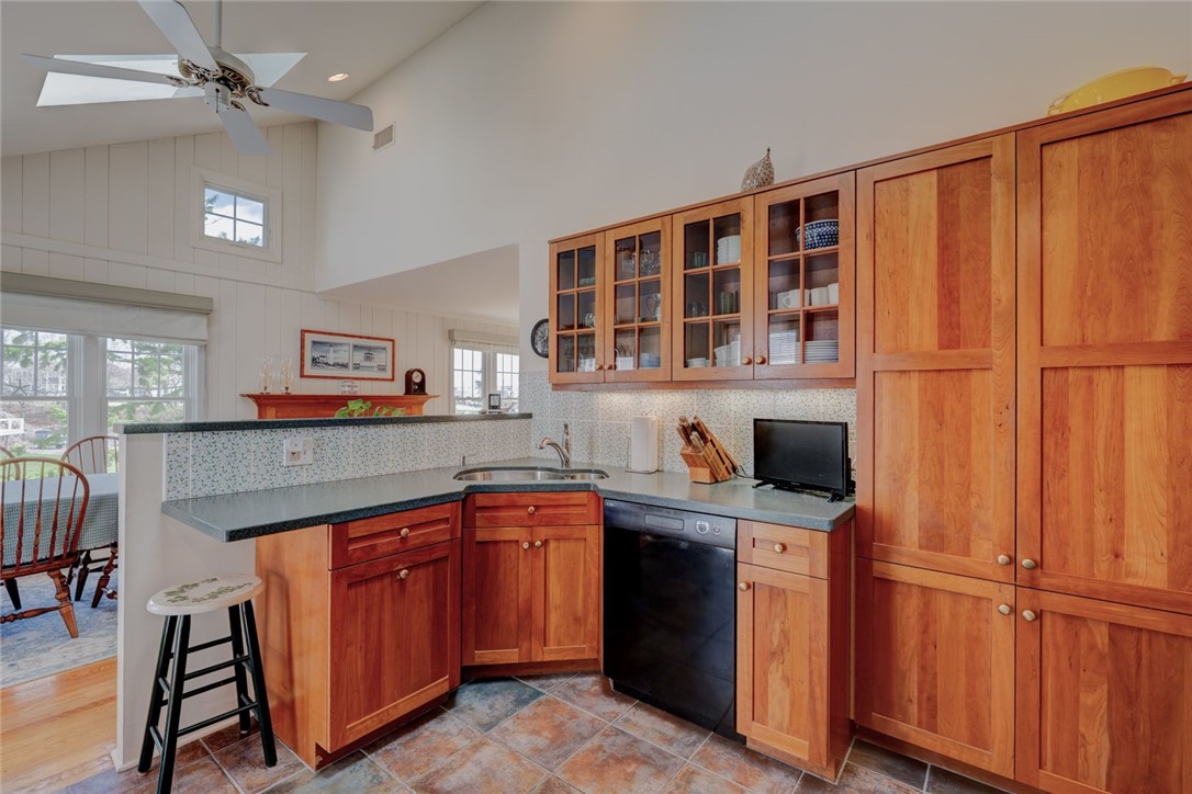 20 Brockett Road Niantic, CT 06357 - Photo 16 of 35
