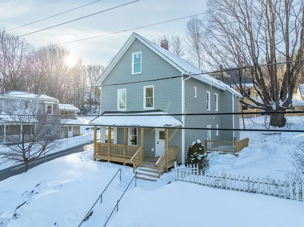 a view of a house with a yard