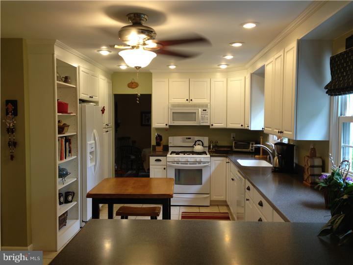154 Canterbury Road Mount Laurel, NJ 08054 - Photo 4 of 22 Gallery Image 4