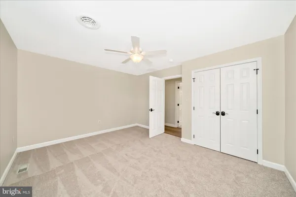 a view of a back yard