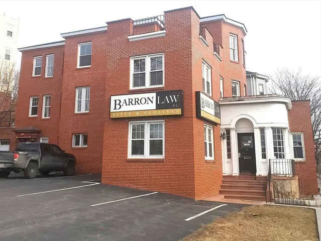 $2,300 | 53 East Central Street, Unit 3, Worcester, MA 01605