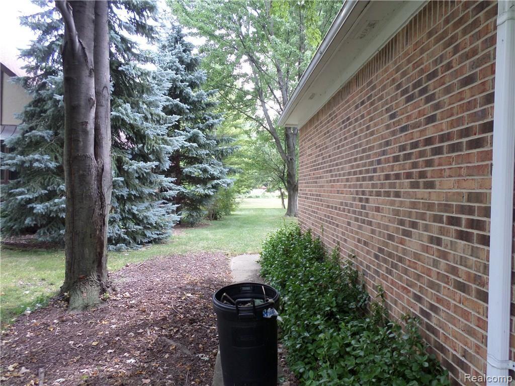 38146 Westchester Road Sterling Heights, MI 48310 - Photo 5 of 54 Side.JPG