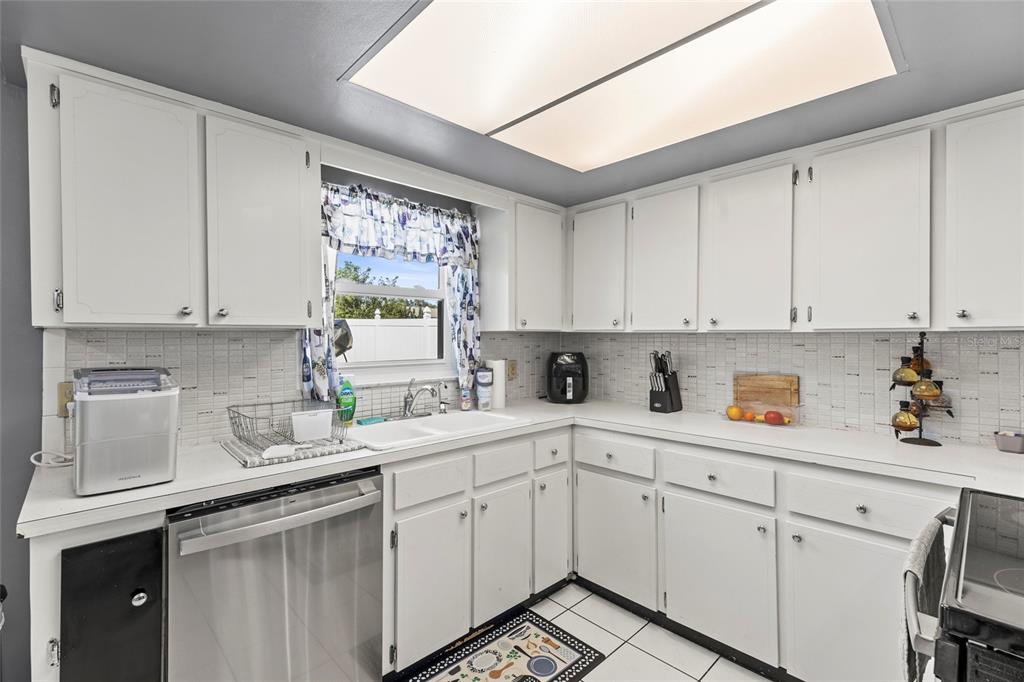 10735 Manchester Road Port Richey, FL 34668 - Photo 10 of 31 Gallery Image 10