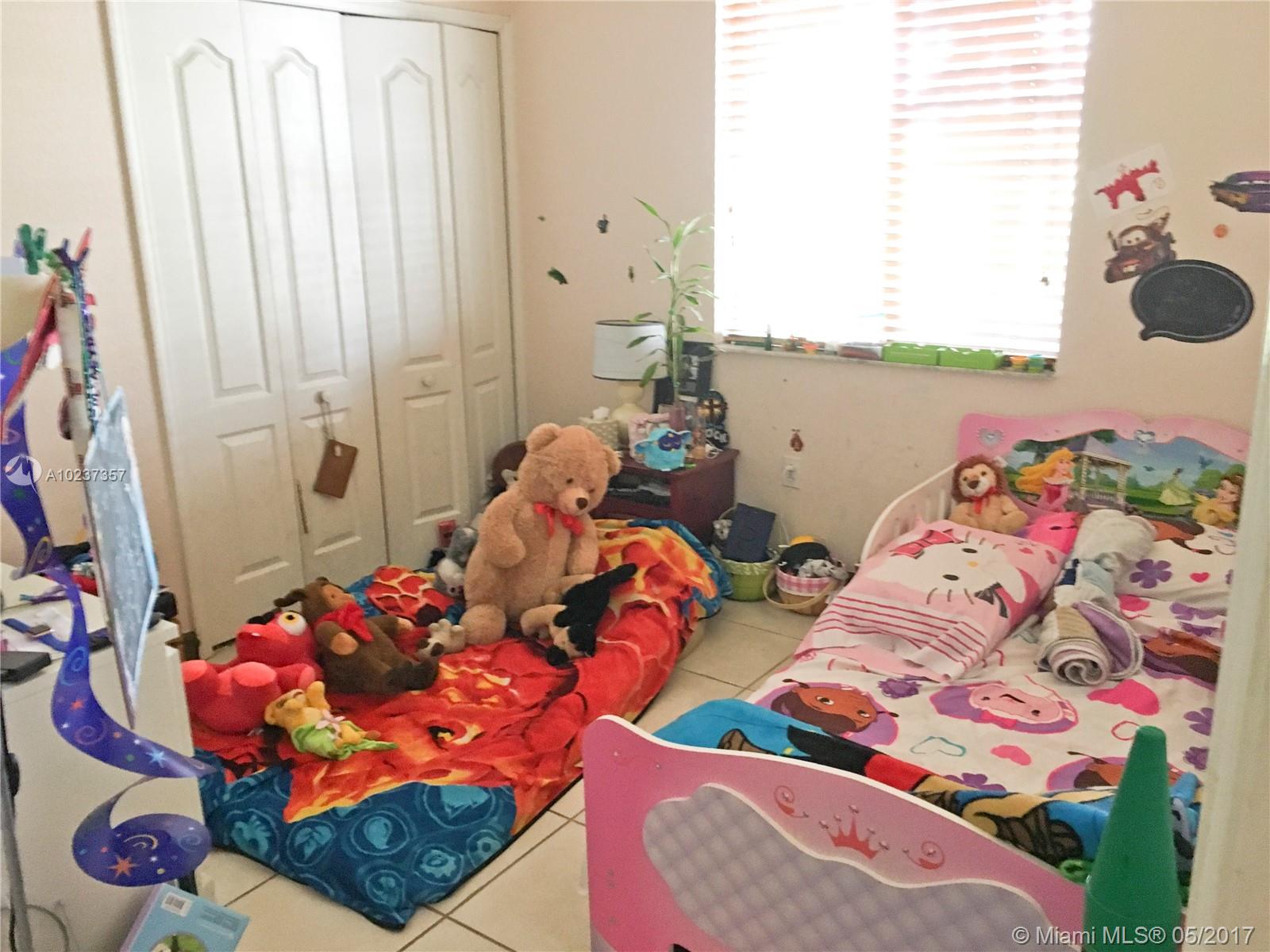 17820 Northwest 73rd Avenue, Unit 1091 Hialeah, FL 33015 - Photo 7 of 11