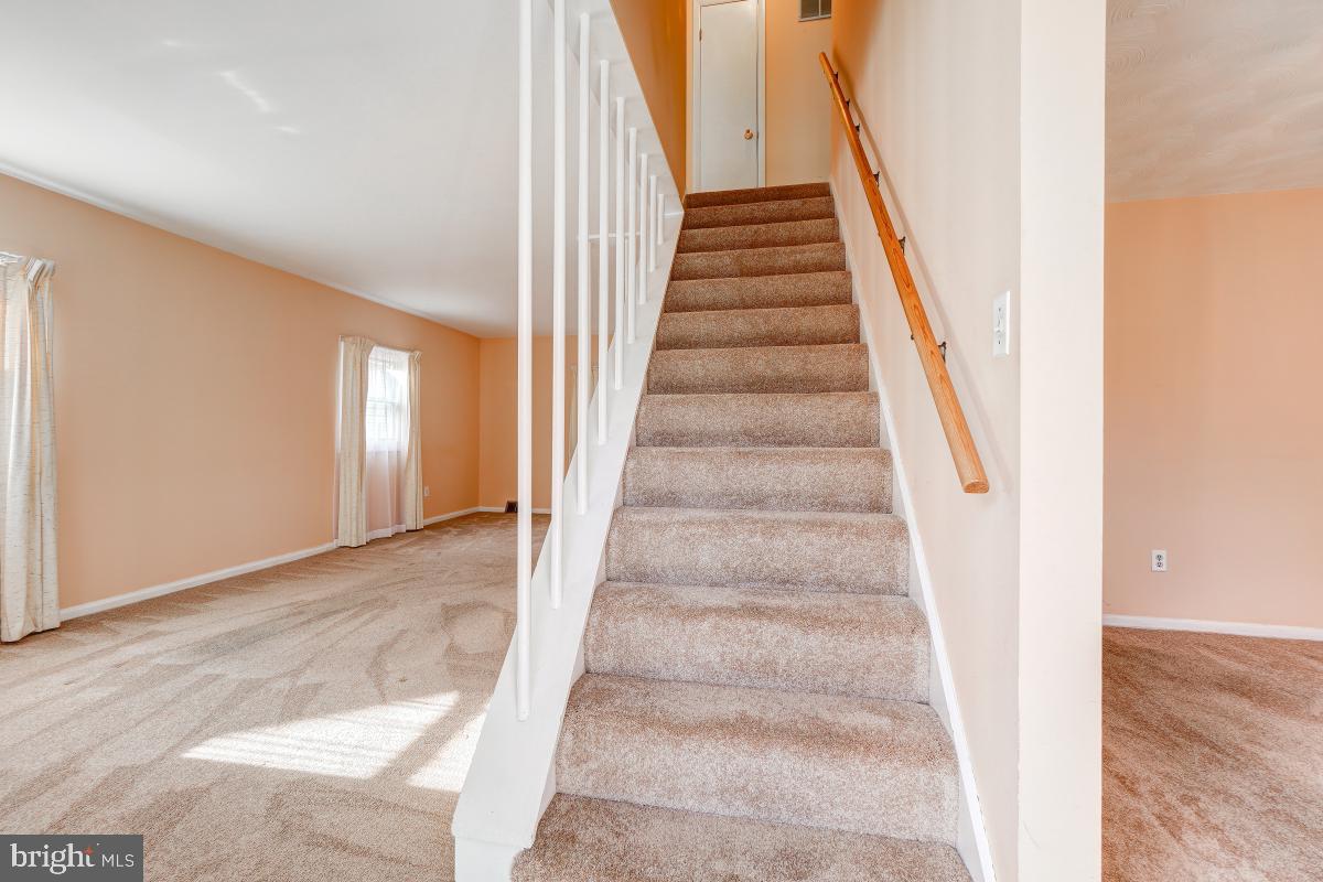 11818 Dewey Road Silver Spring, MD 20906 - Photo 12 of 46 Entry