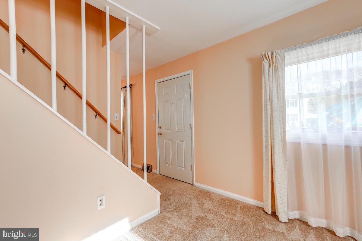 11818 Dewey Road Silver Spring, MD 20906 - Photo 14 of 46 Entry