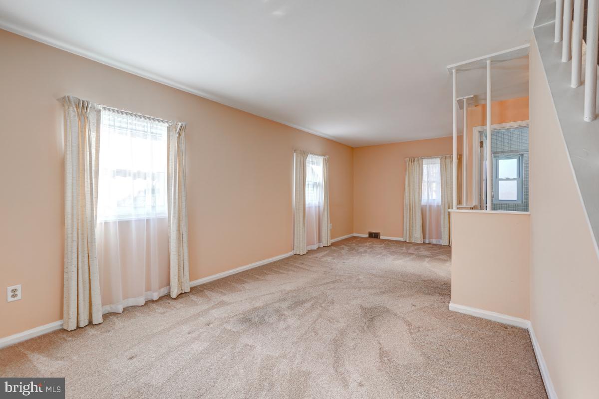 11818 Dewey Road Silver Spring, MD 20906 - Photo 15 of 46 Living Room