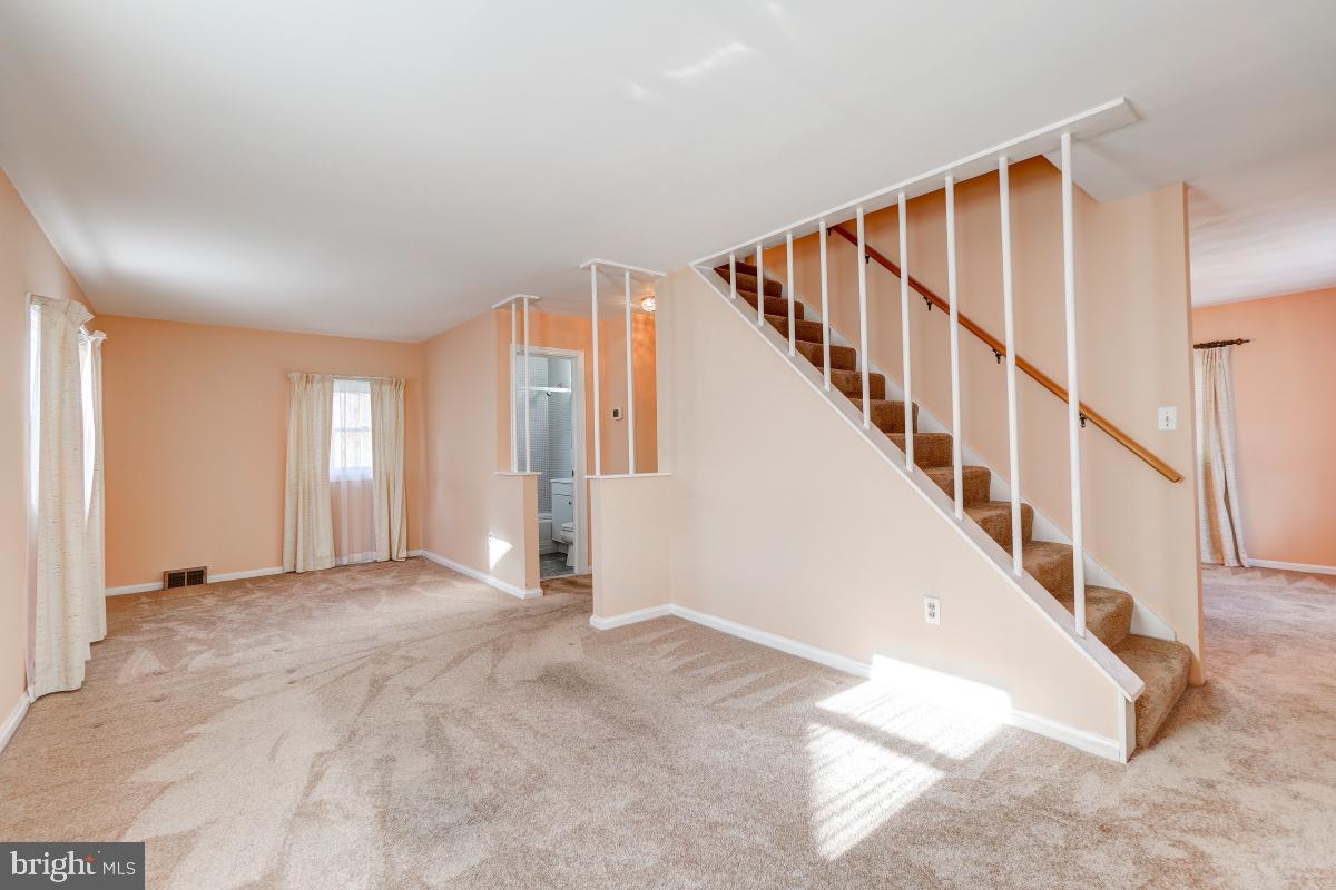 11818 Dewey Road Silver Spring, MD 20906 - Photo 16 of 46 Living Room