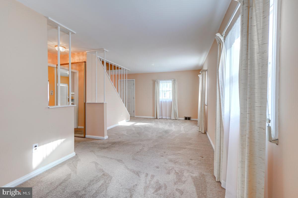 11818 Dewey Road Silver Spring, MD 20906 - Photo 17 of 46 Living Room
