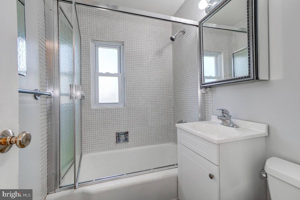 11818 Dewey Road Silver Spring, MD 20906 - Photo 19 of 46 Main Level Full Bath