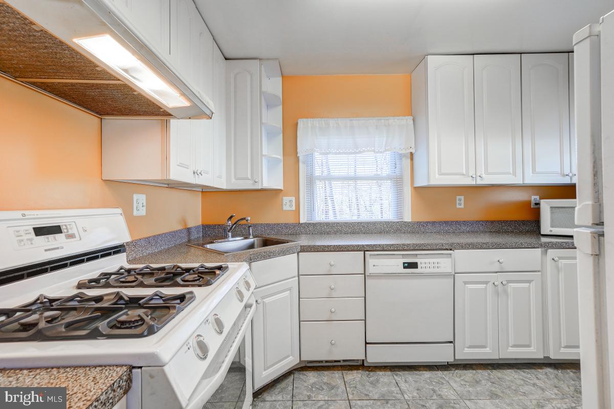 11818 Dewey Road Silver Spring, MD 20906 - Photo 21 of 46 Kitchen