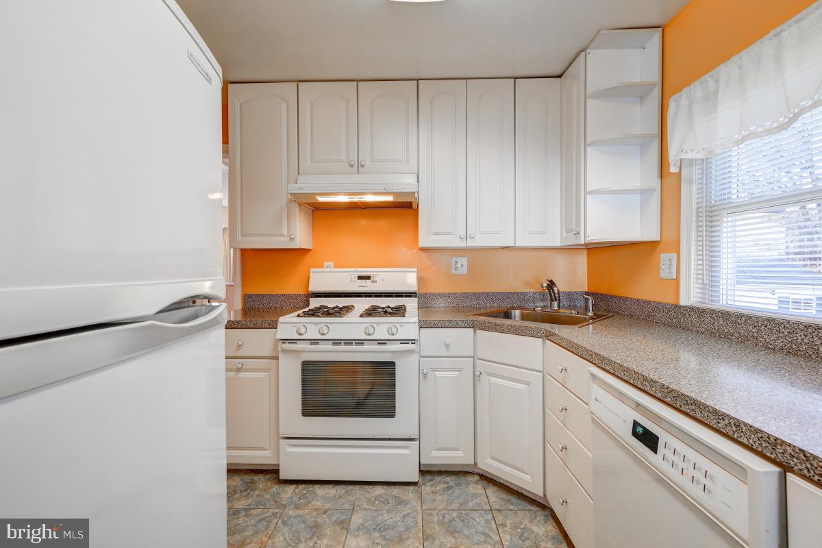 11818 Dewey Road Silver Spring, MD 20906 - Photo 23 of 46 Kitchen