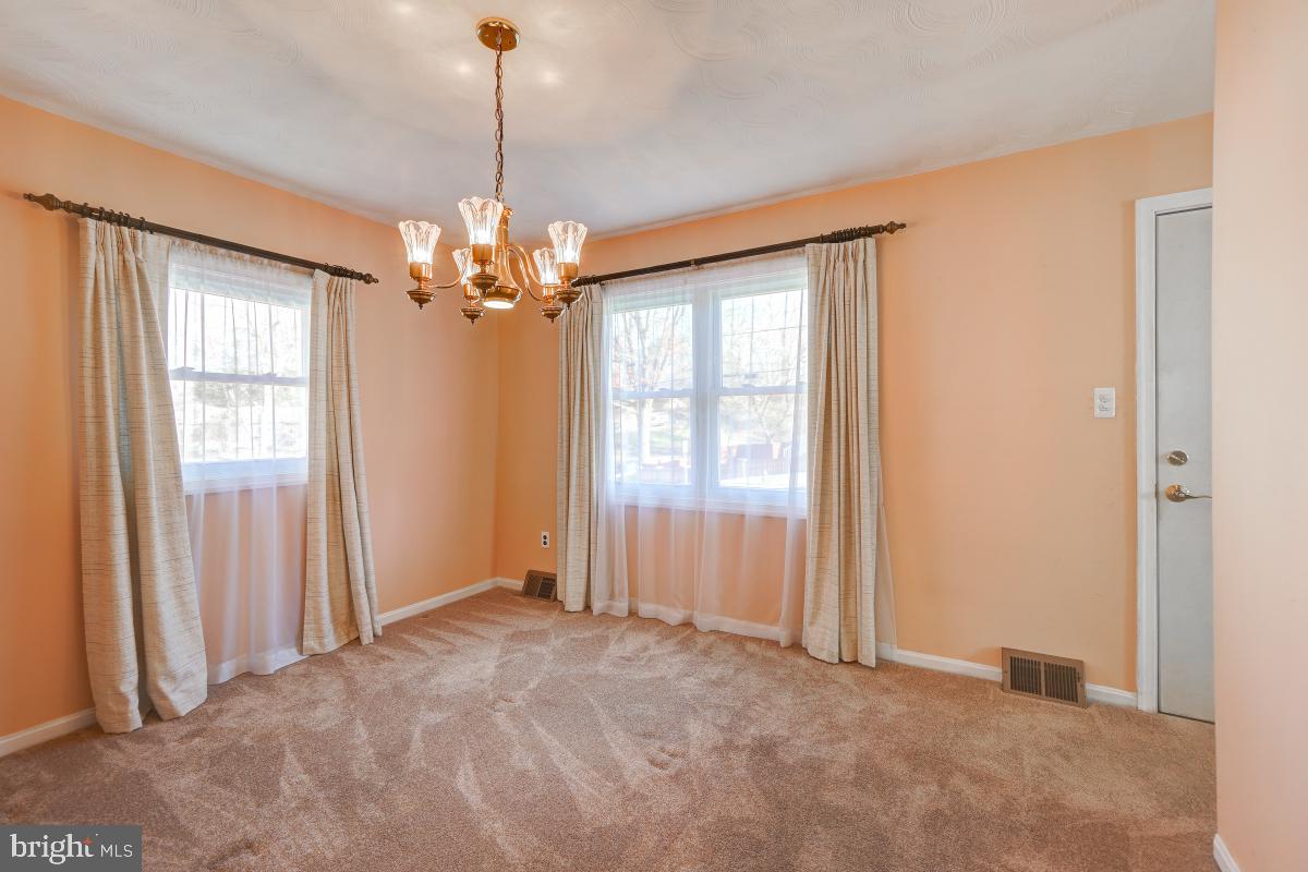 11818 Dewey Road Silver Spring, MD 20906 - Photo 26 of 46 Dining Room