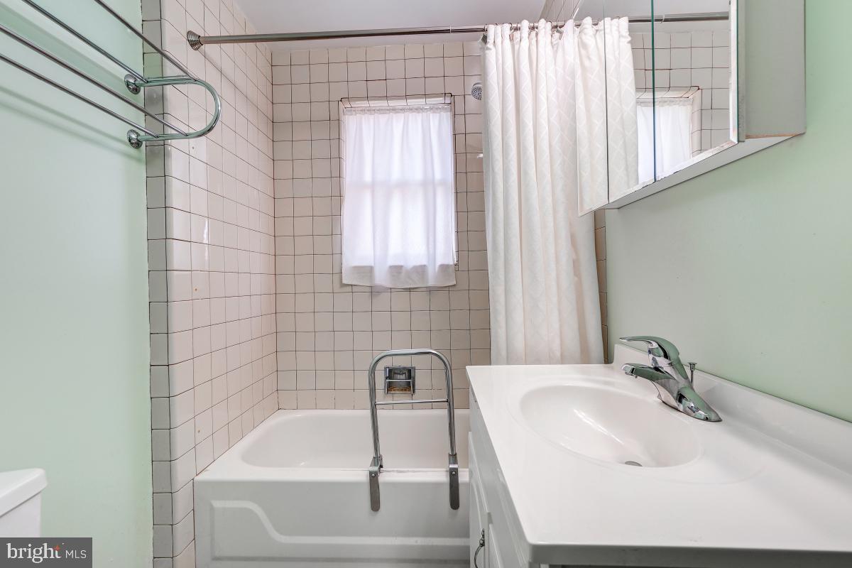 11818 Dewey Road Silver Spring, MD 20906 - Photo 34 of 46 Upper Level Full Bath