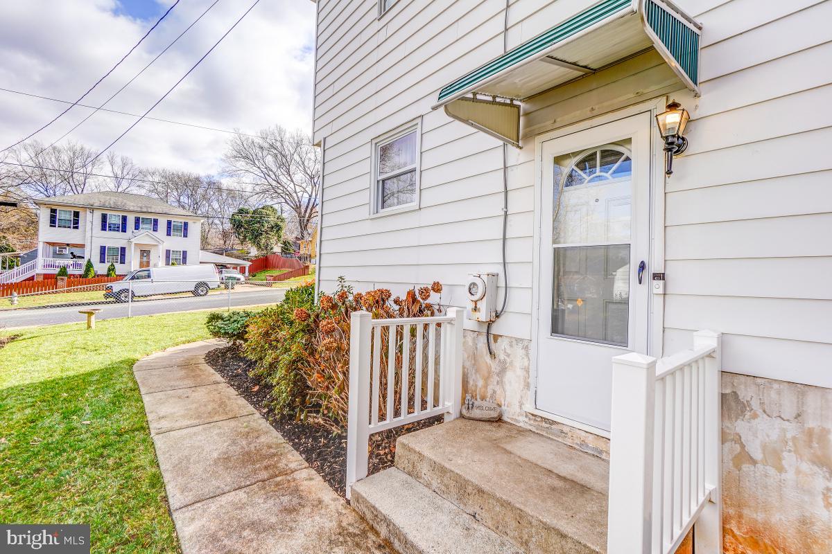 11818 Dewey Road Silver Spring, MD 20906 - Photo 6 of 46 Exterior Side Entry