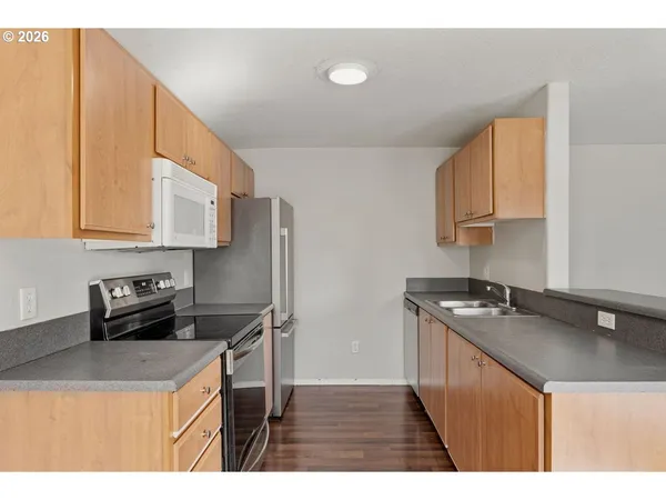 $205,000 | 697 Northeast 162nd Avenue, Unit 308, Portland, OR 97230
