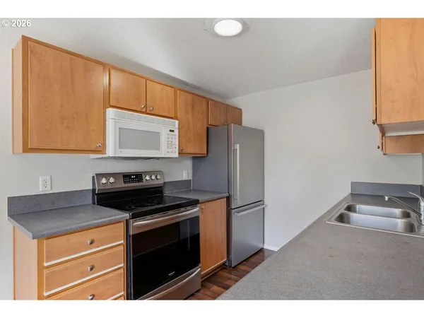 $205,000 | 697 Northeast 162nd Avenue, Unit 308, Portland, OR 97230
