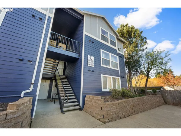 $205,000 | 697 Northeast 162nd Avenue, Unit 308, Portland, OR 97230