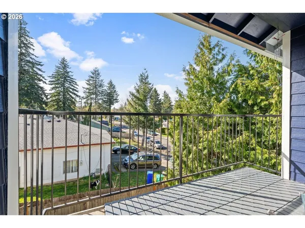 $205,000 | 697 Northeast 162nd Avenue, Unit 308, Portland, OR 97230