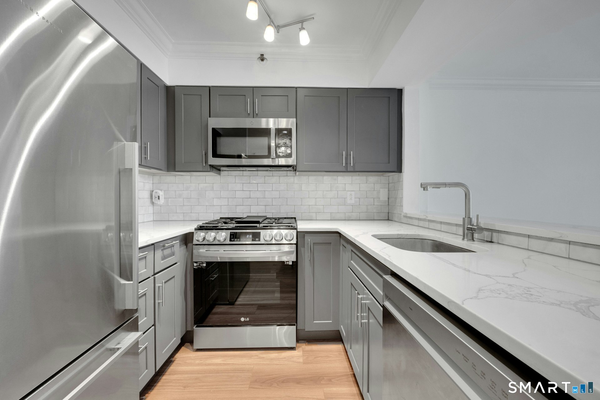 25 Forest Street, Unit 4F Stamford, CT 06901 - Photo 8 of 33