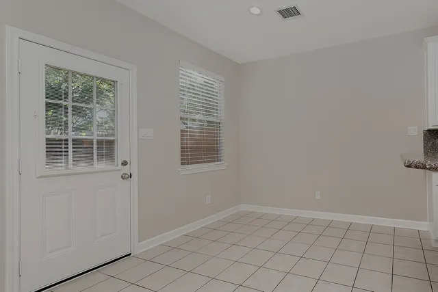 $325,000 | 11 Scenic Brook Court, The Woodlands, TX 77382