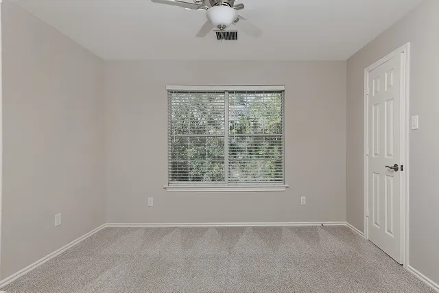 $325,000 | 11 Scenic Brook Court, The Woodlands, TX 77382