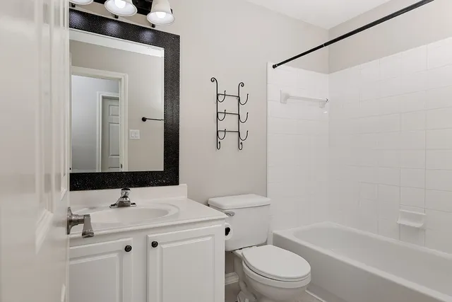 $325,000 | 11 Scenic Brook Court, The Woodlands, TX 77382