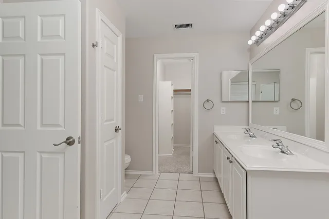 $325,000 | 11 Scenic Brook Court, The Woodlands, TX 77382