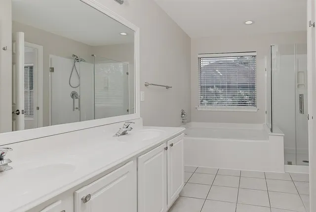 $325,000 | 11 Scenic Brook Court, The Woodlands, TX 77382